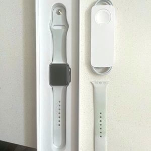 Apple Watch Series 3-Aluminum (Non-cellular)